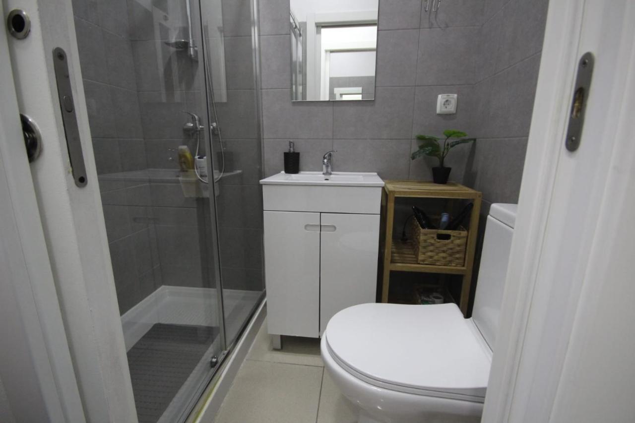 Ocean M1 R4 - Large Double Room With Shared Bathroom In City Center Lisboa Exteriér fotografie